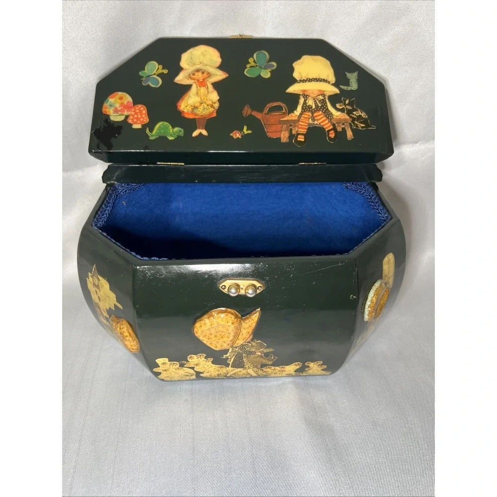 Vintage Holly Hobbie 3‎ D Decoupage Black Lacquer Wooden Handbag